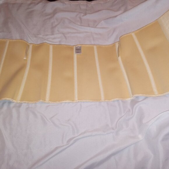 Beige Hourglass Angel Latex Waist Trainer โ 3 Hook Shapewear for Instant Curves - Picture 3 of 12